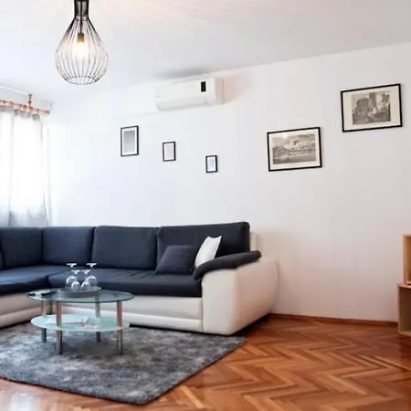 Comfy Efi Free Parking Centre Apartmán *